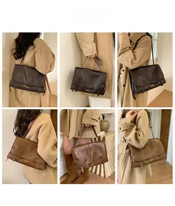 Detailansicht der Vintage-Schultertaschen in Dunkelbraun und Karamell mit Goldschnallen