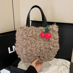 Borsa tote in lana d'agnello marrone con manici in PU nero e ciondolo a ciliegia regalo