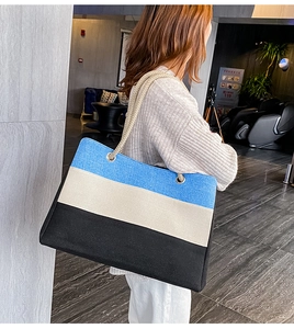 Detail der Canvas-Tasche mit dreifarbigem Kontrastdesign und Seilgriff-Stil