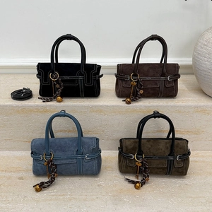 Sac à Main Femme Rétro Aspect Suède Cuir PU Minimaliste Surpiqûres Contrastées Bandoulière Avec Pendentifs Petit Sac Carré