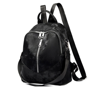 Schwarzer Mode-Rucksack mit Marmortextur-Panel und silbernen Reißverschlüssen in Seitenansicht