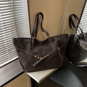 Minimalist vintage dark brown tote bag with contrast stitching and golden hardware