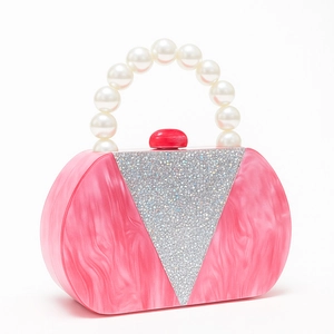 Abendtasche aus Acryl in Rosa-Marmor-Optik mit Perlengriff und Silberglitzer-Patchwork