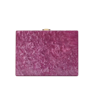 Pochette de soirée en acrylique avec motif marbre violet et fermoir en métal doré chic
