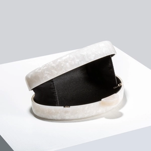 Elegante Abendtasche aus weißem Acryl mit Muschelstruktur für Hochzeiten und Partys
