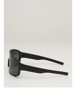 Vue latérale de lunettes de cyclisme sport surdimensionnées noir mat à verres gris