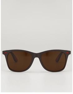 Vue de face des lunettes de soleil rectangulaires classiques avec monture sombre et rivets rouges
