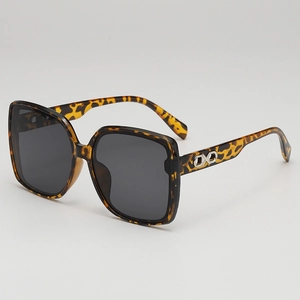 Square Sunglasses Large Frame PC Gradient Lens Retro Fashion Eyewear For Women Outdoor Driving Travel Chic