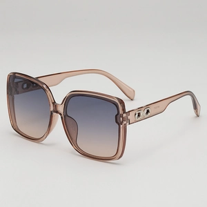 Retro square oversized tea brown sunglasses with gradient lenses and metal chain temples