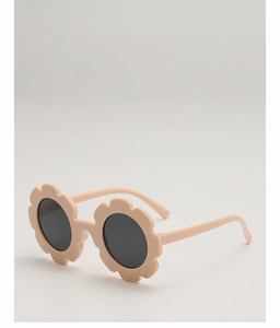 Détail de lunettes de soleil fleurs pour enfants avec monture rose et verres foncés