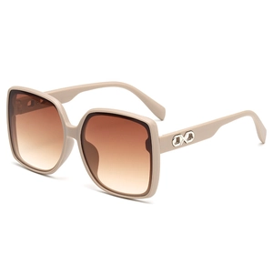 Retro oversized square sunglasses for women with beige matte frames and gradient lenses