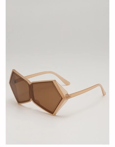 Détail de lunettes de soleil géométriques oversize avec une monture en résine pêche