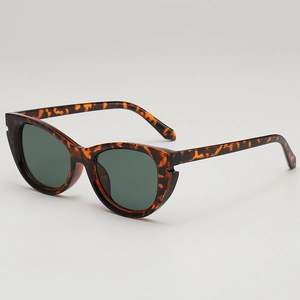 Lunettes de soleil œil de chat vintage avec monture écaille et verres vert foncé
