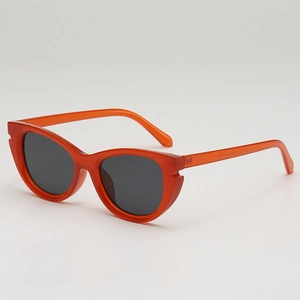 Lunettes de soleil œil-de-chat avec monture orange translucide et verres gris