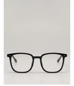 Detailansicht der Silbernieten und des polierten schwarzen Rahmens der Vintage-Sonnenbrille