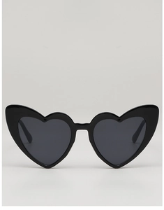 Vue détaillée de lunettes de soleil coeur pour enfants noires avec monture brillante