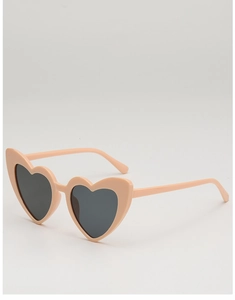 Détail de lunettes de soleil en forme de cœur rose pêche avec verres foncés pour enfants