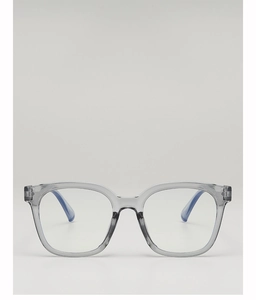 Detailansicht der quadratischen Sonnenbrille mit grauen Rahmen und blauen Bügeln