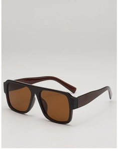 Vue détaillée de grandes lunettes de soleil carrées avec design plat et verres marron
