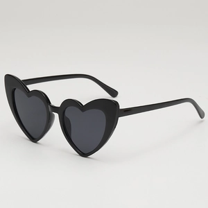Lunettes de soleil cœur pour enfants avec monture noire brillante et verres UV