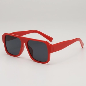 Lunettes de soleil carrées oversize tendance avec monture rouge et verres foncés mixtes