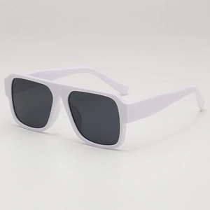 Lunettes de soleil carrées oversize avec monture blanche et verres noirs pour tous
