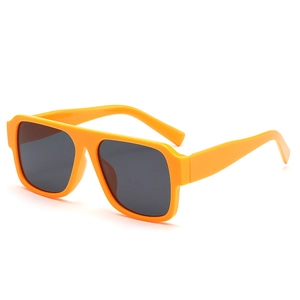 Lunettes de soleil carrées chic avec monture orange audacieuse et verres foncés tendance