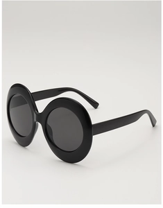 Close-up of thick temples and integrated nose pads on oversized black oval sunglasses