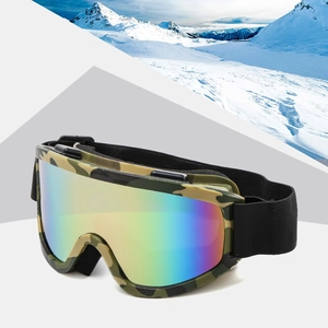 Adult ski goggles with camo frame and rainbow reflective lens for winter outdoor sports