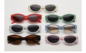 Vue détaillée de sept variantes de couleurs de lunettes de soleil œil de chat rétro