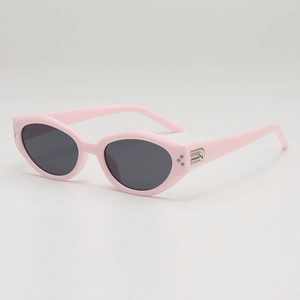 Lunettes de soleil œil de chat vintage roses pour femmes avec verres gris et détail argent
