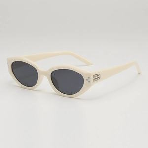 Lunettes de soleil rétro ovales crème avec verres foncés et charnières en métal