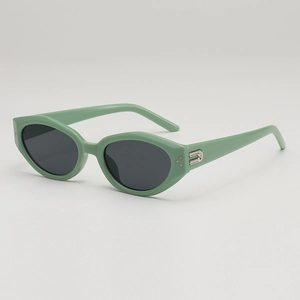 Lunettes de soleil œil-de-chat rétro avec monture vert menthe et verres anti-UV