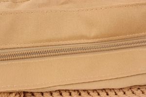 Detailed macro view of the sturdy zipper closure and precise stitching on the cotton woven bag