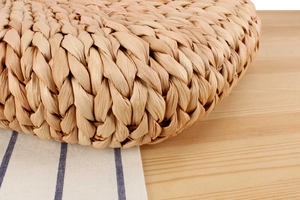 Macro de la texture tissée à la main en écorce de maïs naturelle et détails du produit
