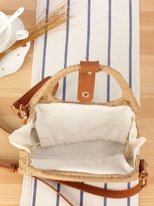 Borsa in paglia intrecciata con fodera in tela a coulisse e manici in pelle marrone