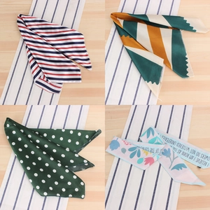 Écharpe Carrée en Satin pour Femmes Foulard de Cou Aspect Soie Avec Pois Rayures Imprimé Cheval Accessoire de Sac à Main Quotidien