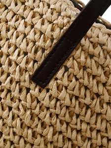 Sac à bandoulière en corde de papier tressé avec détails en cuir marron pour la plage d'été