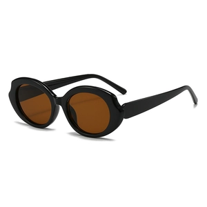 Lunettes de soleil ovales à monture noire et verres marron foncé au design rétro chic