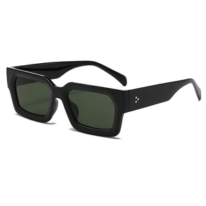 Lunettes de soleil rétro à monture carrée épaisse noire avec verres vert foncé et rivets
