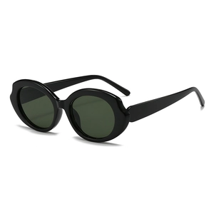 Lunettes de soleil ovales rétro avec monture ondulée noire brillante et verres vert foncé