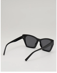 Detail shot of black cat-eye sunglasses temple showing the model code M2289 and dimensions