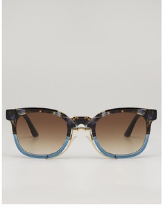 Détails de lunettes de soleil carrées avec monture écaille bleue et verres dégradés