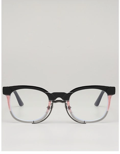 Vue détaillée d'une monture de lunettes rétro avec dégradé noir et rose au design carré
