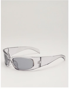 Detailansicht der halbtransparenten grauen Sport-Sonnenbrille mit Wickelrahmen-Design