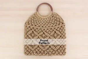 Dettaglio della trama frontale della borsa in cotone intrecciato con manici in legno
