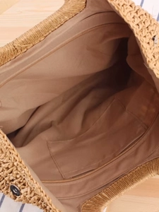 Sac fourre-tout tissé à la main montrant la poche intérieure et la doublure en tissu