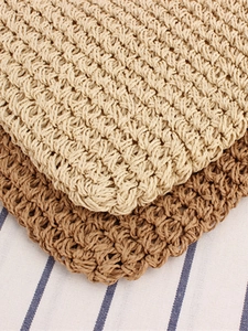 Borsa shopping a uncinetto di tendenza con trama a maglia fitta in beige e marrone