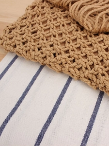 Boho-Umhängetasche mit Fransen und handgefertigtem Mesh-Muster aus Baumwollkordel