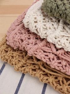 Böhmische Häkel-Umhängetasche mit Quasten in Olivgrün, Beige, Rosa und Khaki-Tönen